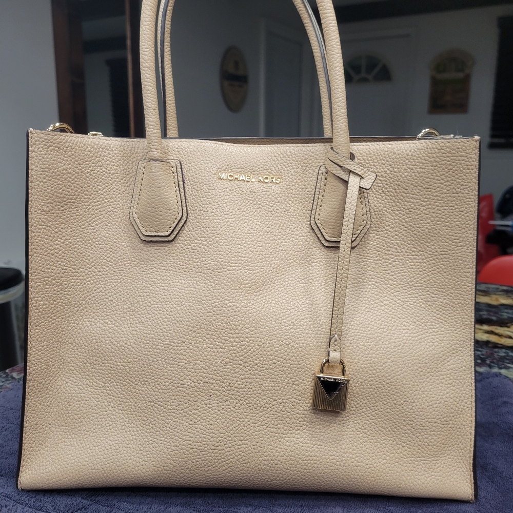 Michael Kors Mercer Large Convertible Leather Crossbody Tote Satchel in Oyster